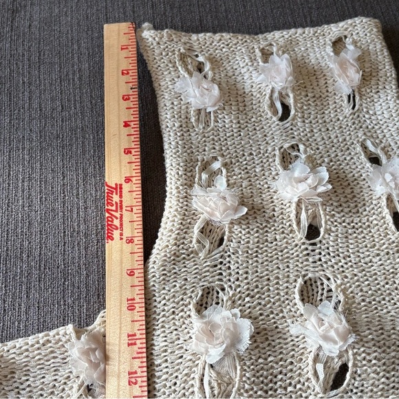 Scrap Work sz S Whimsical Cream Open Knit Dainty Ivory Flowers 3/4 Bell Sleeves - Picture 10 of 11